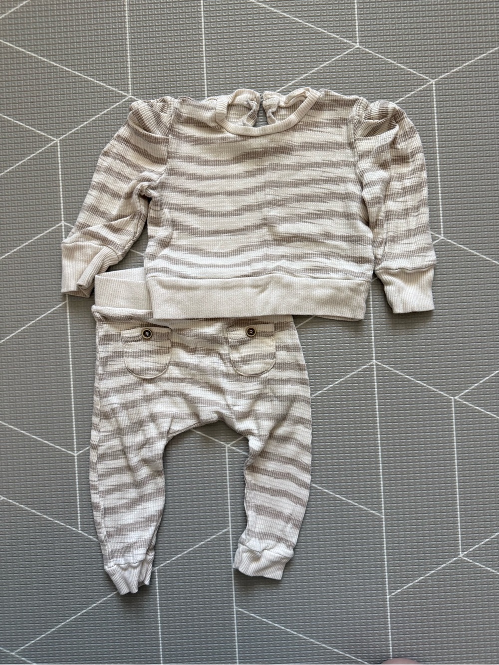 Jessica Simpson|Baby girl Neutral knit ribbed Striped Set-Cream & Light Taupe•••